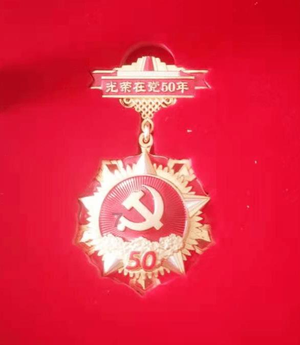 42岁胡歌现身上海认不出!脸部皱纹明显太真实,气质过人明星范足